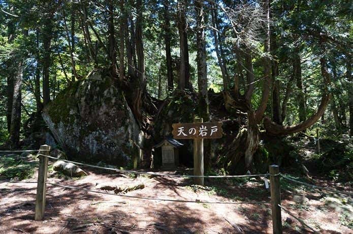 位山の天岩戸