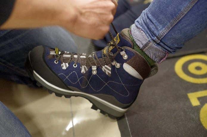 トレッキングシューズの靴紐の結び方
