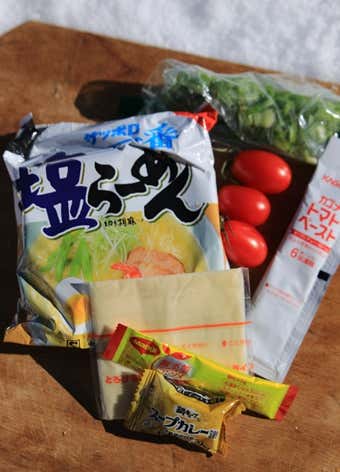 トマトカレーラーメン材料