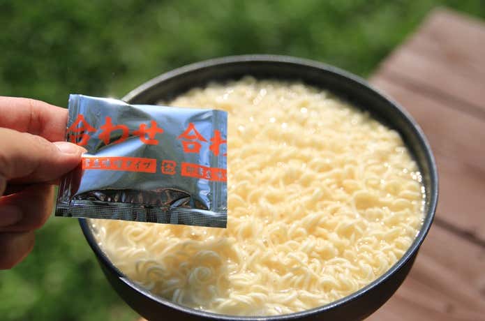 あおさ味噌汁のみそ