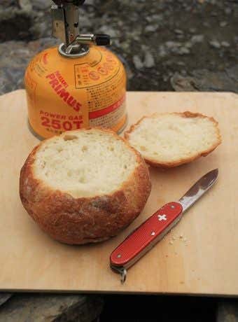 パンの上部をカット
