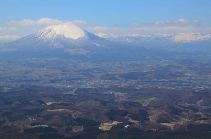 姫神山からの岩手山
