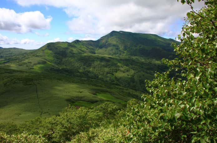 南暑寒別岳から見る暑寒別岳