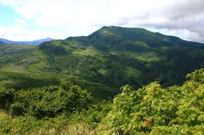南暑寒岳から見る暑寒別岳