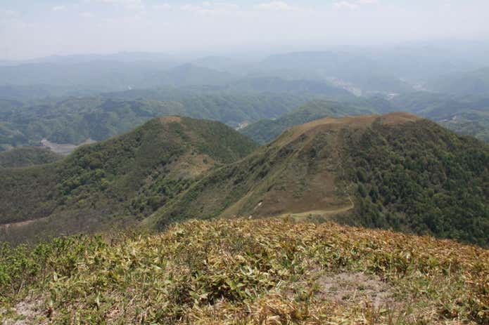 三瓶山 登山道 稜線