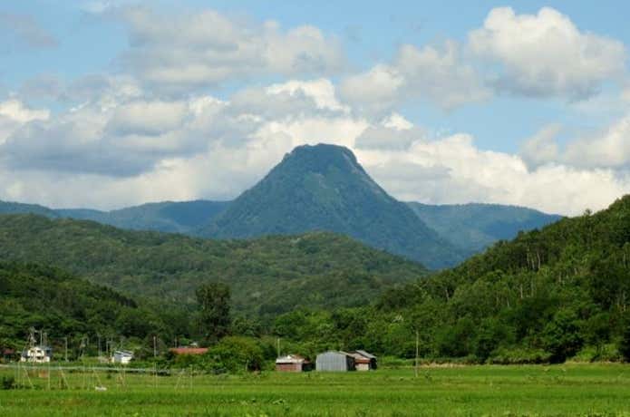 麓から見る黄金山