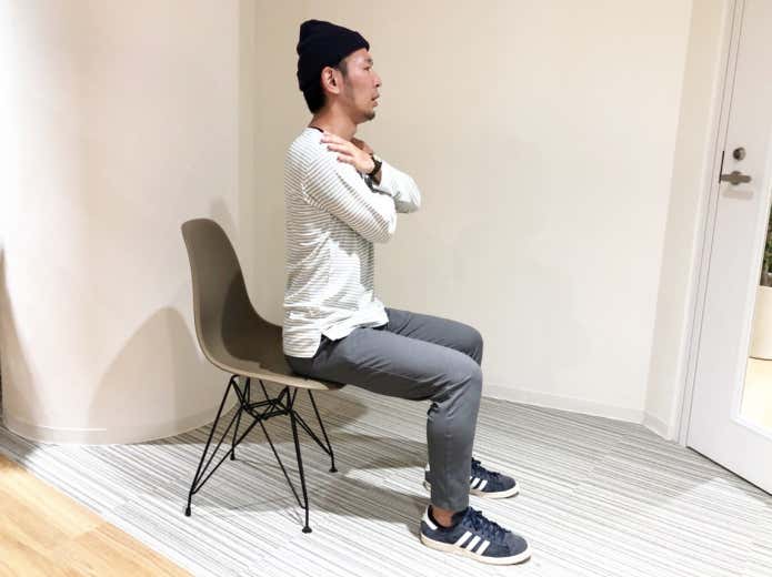 大腿四頭筋トレーニング脚上げ