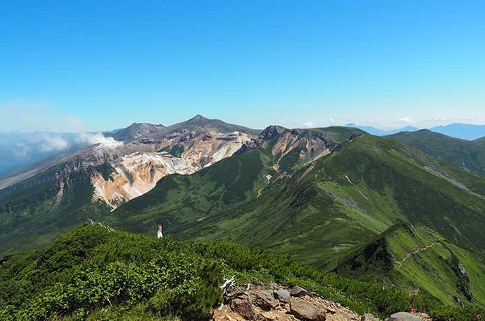 富良野岳山頂から十勝岳方面の眺望