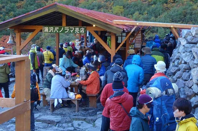 売店やトイレの大行列