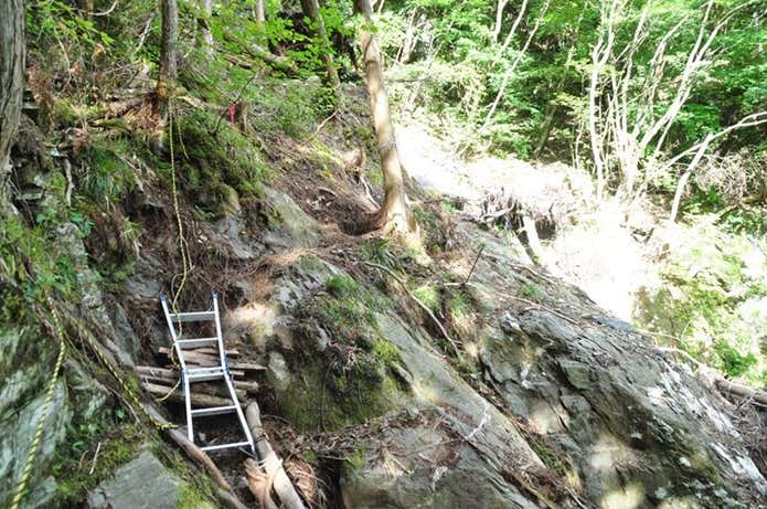 東赤石山　崩落個所