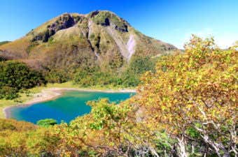 紅葉した日光白根山