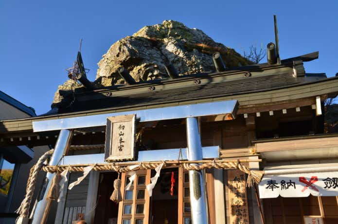宝蔵石神社