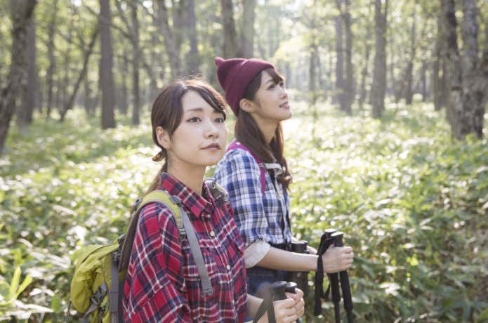 登山の服装をした女性