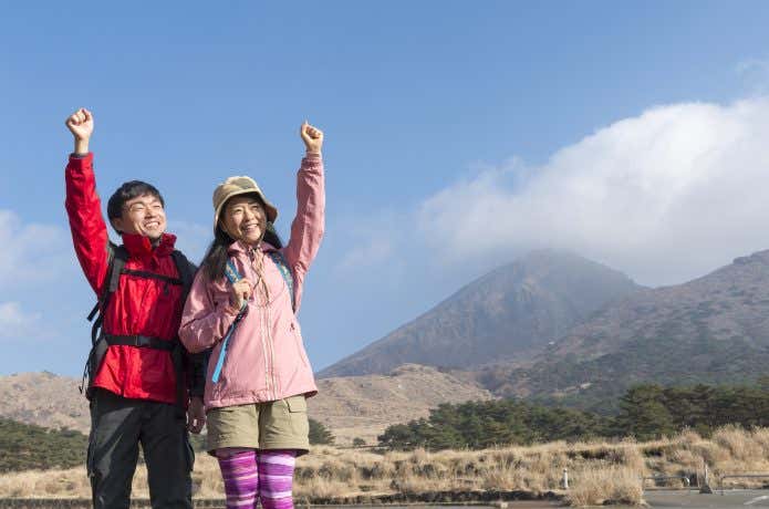 登山を楽しむ人