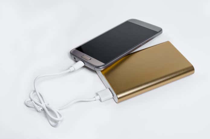 携帯電話と充電器