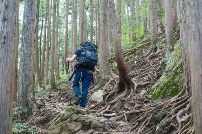 登山　足のつり
