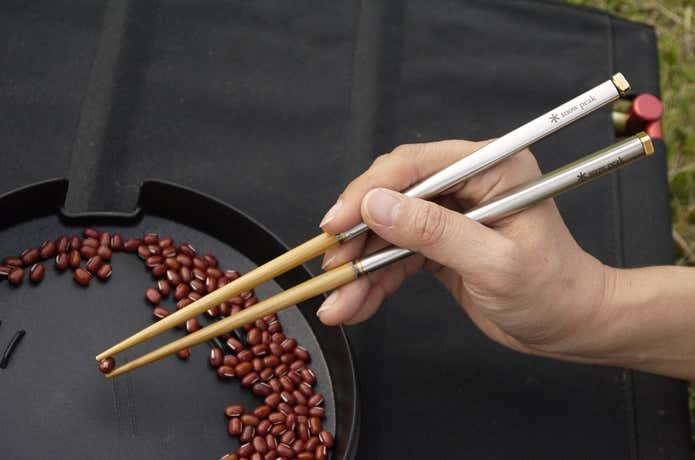 小豆を摘む様子