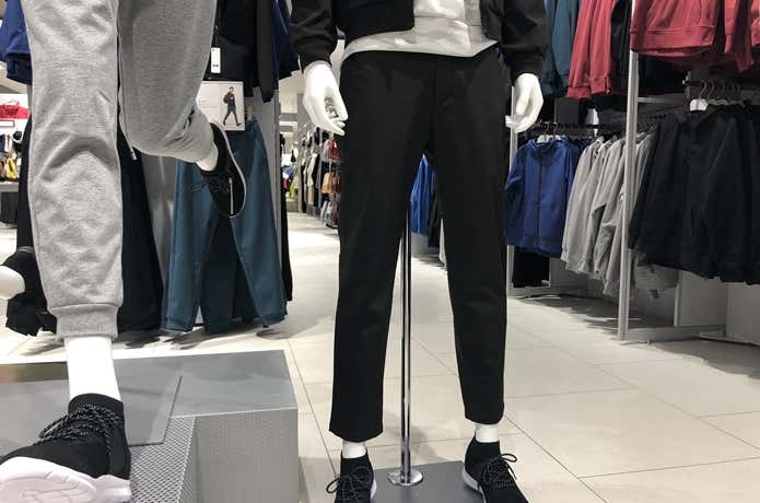 パンツ（マネキン着用）