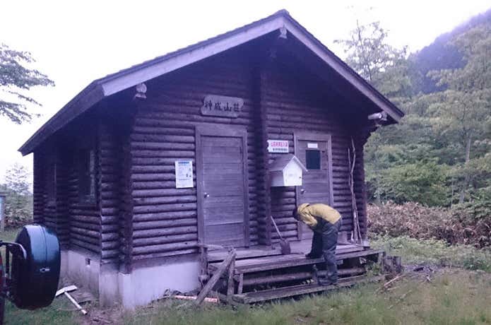 神威山荘
