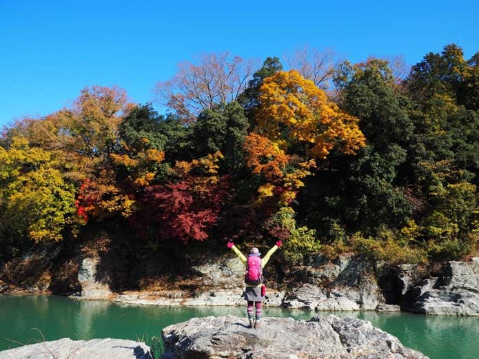 長瀞渓谷 紅葉を楽しむ人