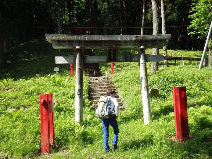 登山口の三輪神社