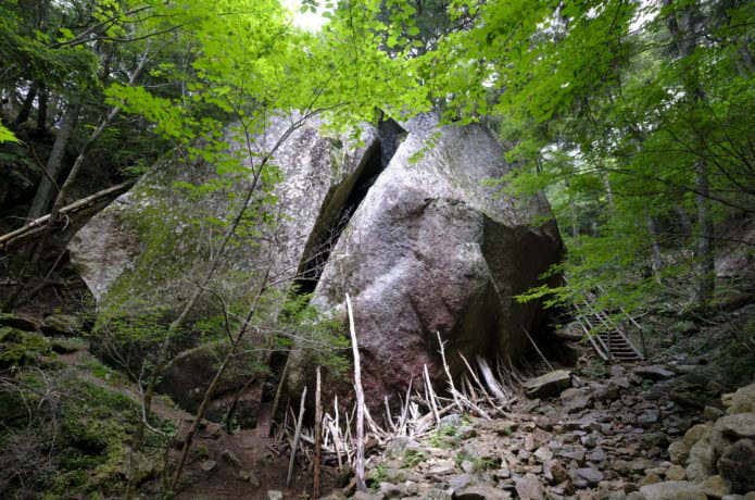 桃太郎岩