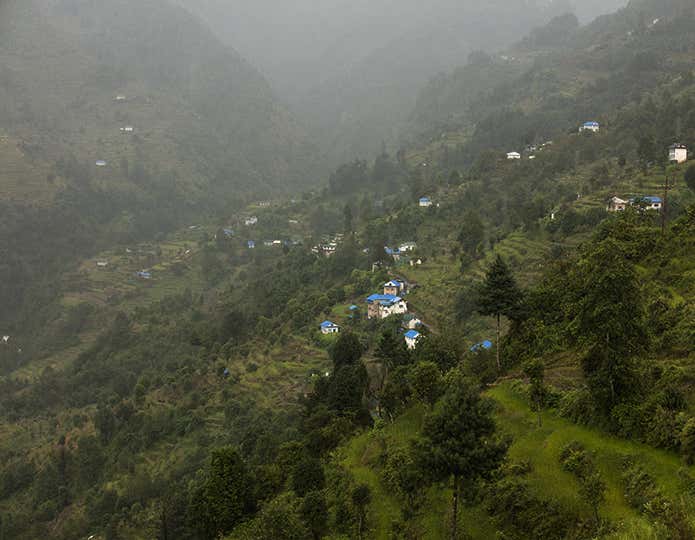 山間の村