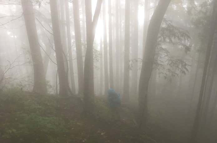 霧登山者１
