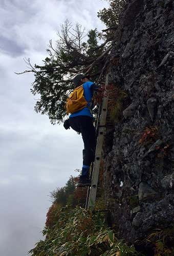 大日岳山頂手前の垂直の壁