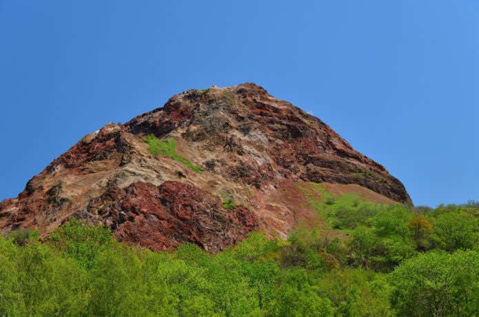 昭和新山の山肌