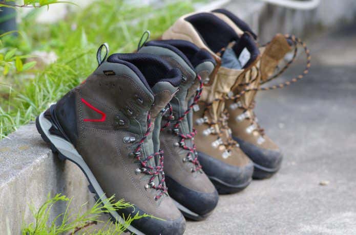 ハイカットの登山靴