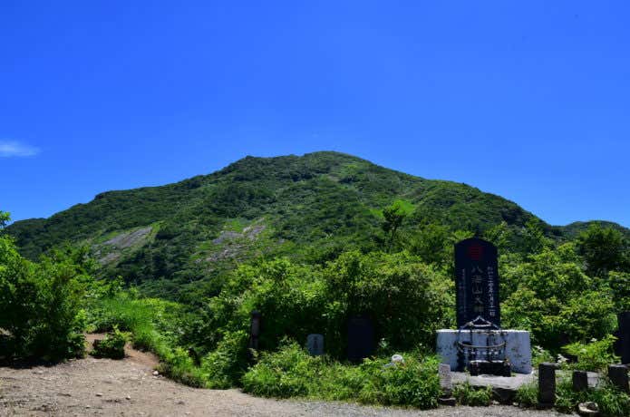 女人堂から見える薬師岳