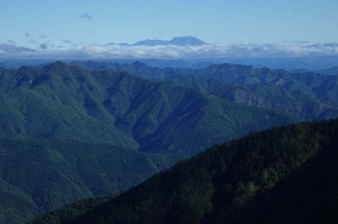 コース中から望む奥秩父の山々