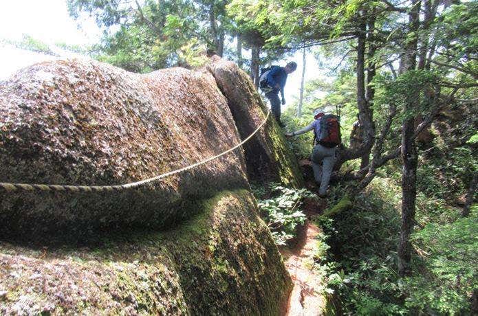岩場のトラバース