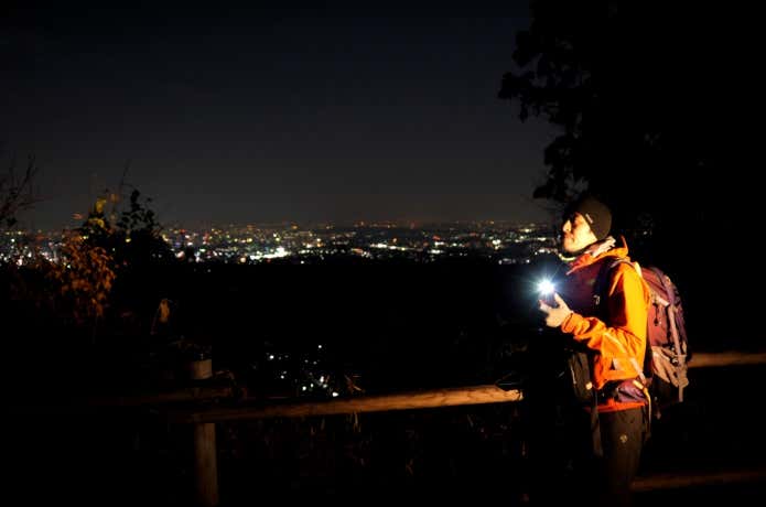 夜景とスマホのライト