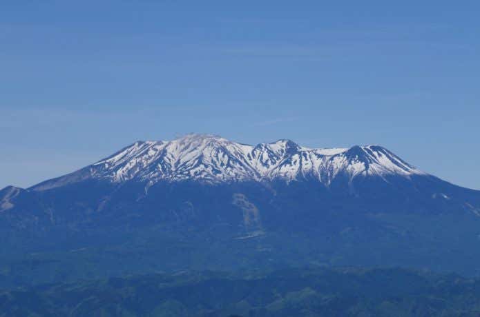 経ヶ岳八合目から見える御嶽山