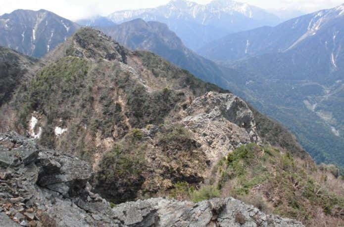 山頂部の岩稜