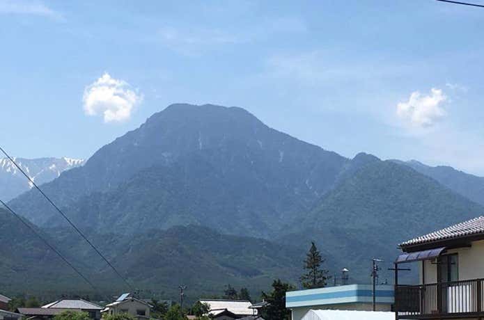 有明山を見上げる