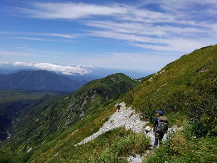 岩が多い登山道