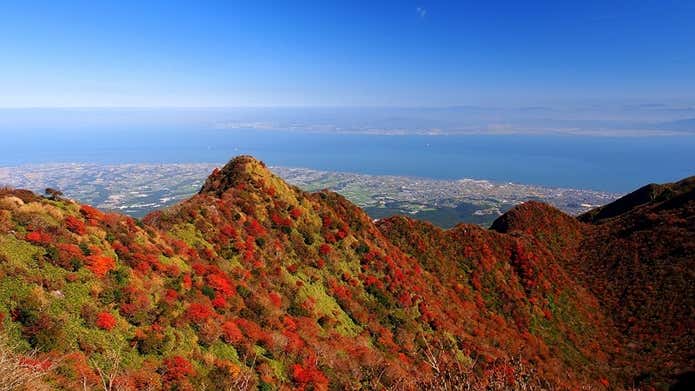 国見岳周辺から見下ろす紅葉