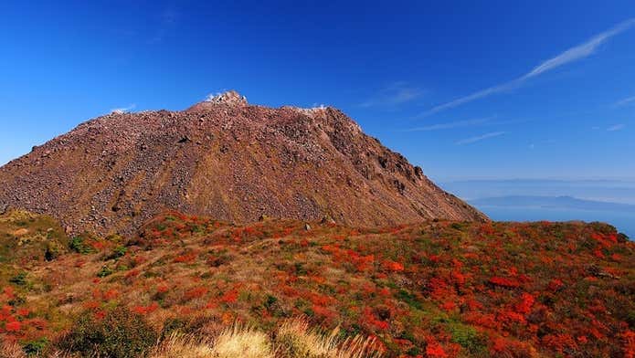 普賢岳山頂からの紅葉と平成新山