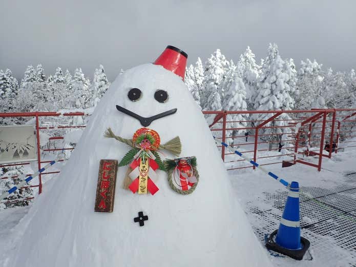 ロープウェイ山頂駅の雪だるま