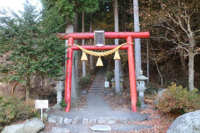 石割神社