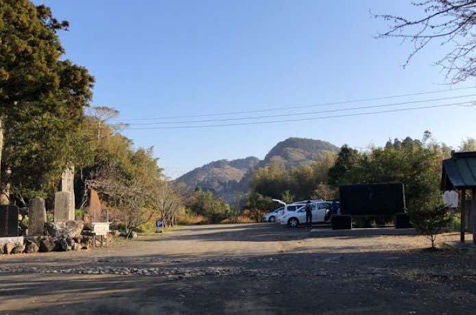 平群天神社駐車場