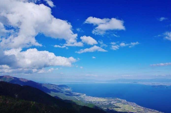 山頂から望む琵琶湖