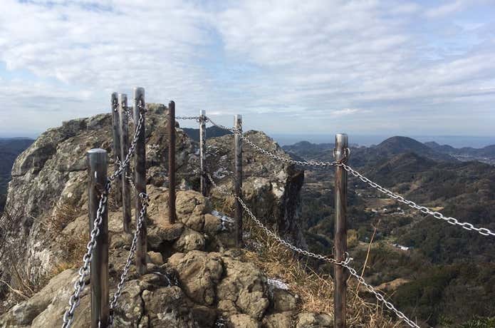 山頂の岩場