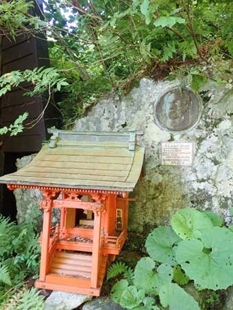 小さな祠