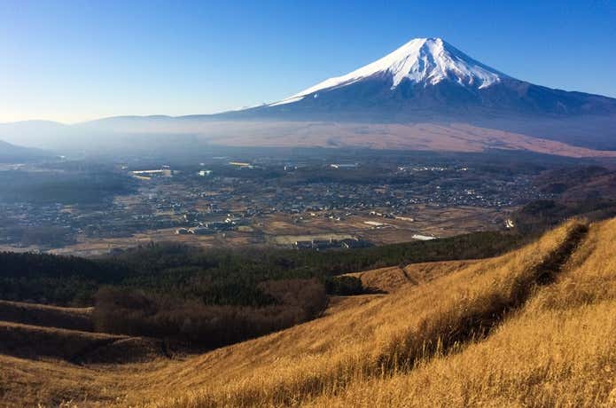 裾野までキレイに見える富士山