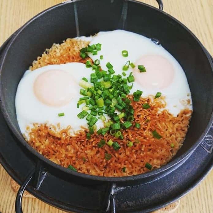 鉄鍋チキンラーメン