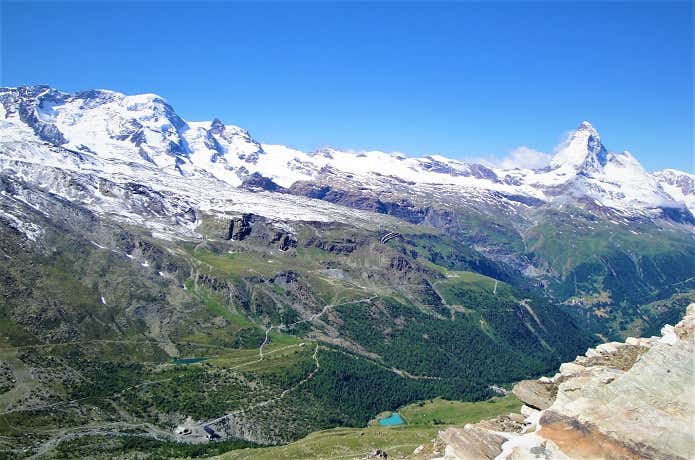雄大なスイスの山々